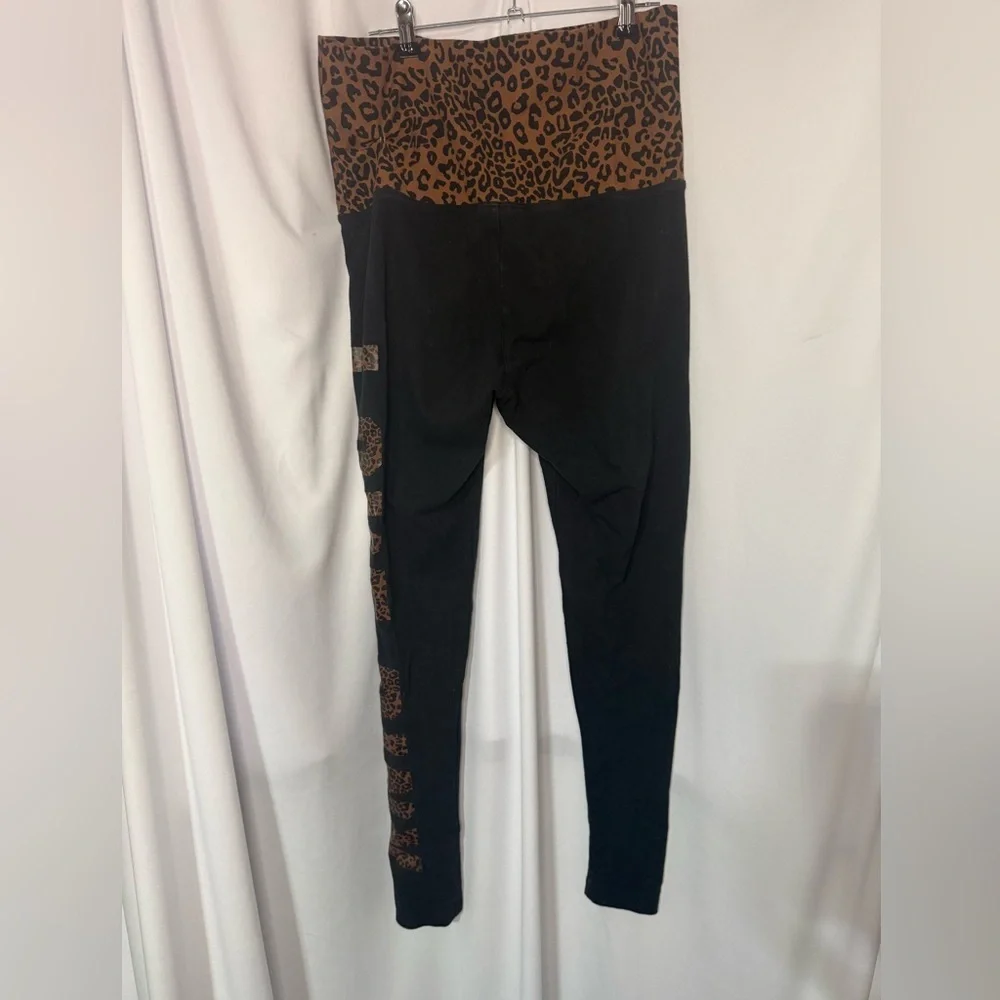 PINK Victoria's Secret Leopard Print Leggings - Picture 2 of 3